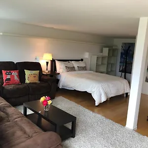 One Bedroom Near Hillside Mall Guest house Victoria